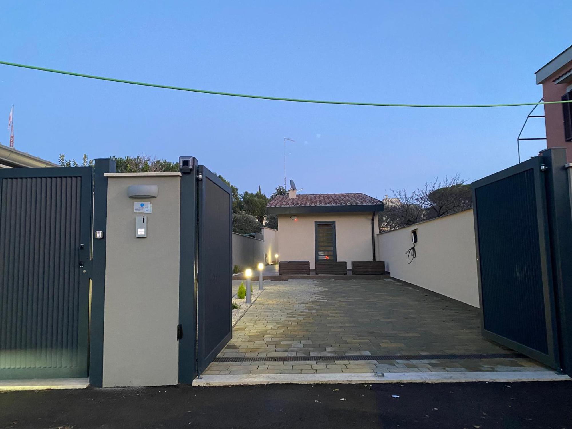 Villino Ancillotto With Garden And Parking Motorcycle Space - Rome, Rome